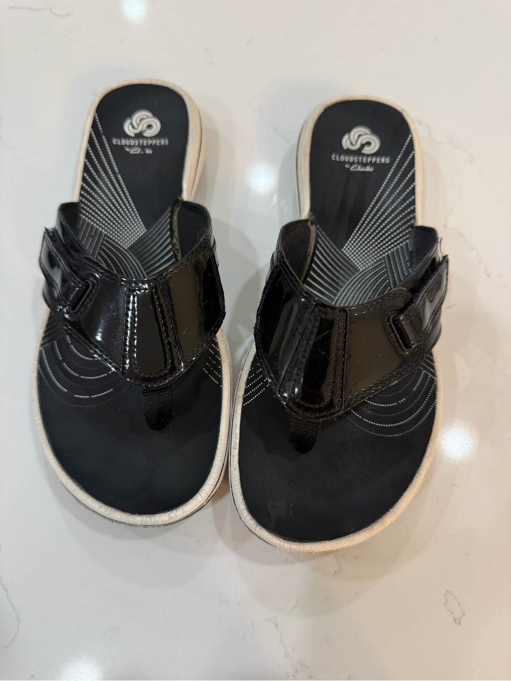 🖤 Clarks Women’s Black Patent Comfort Sandals – Size 8